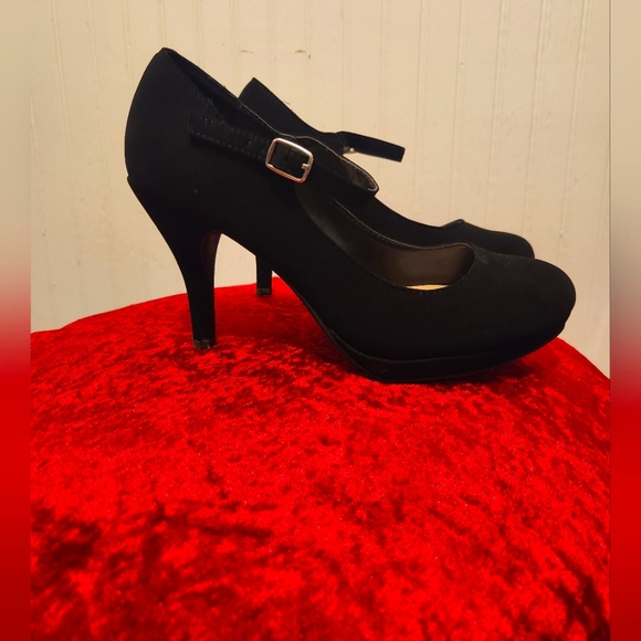 Y•not? Heels - Picture 4 of 4